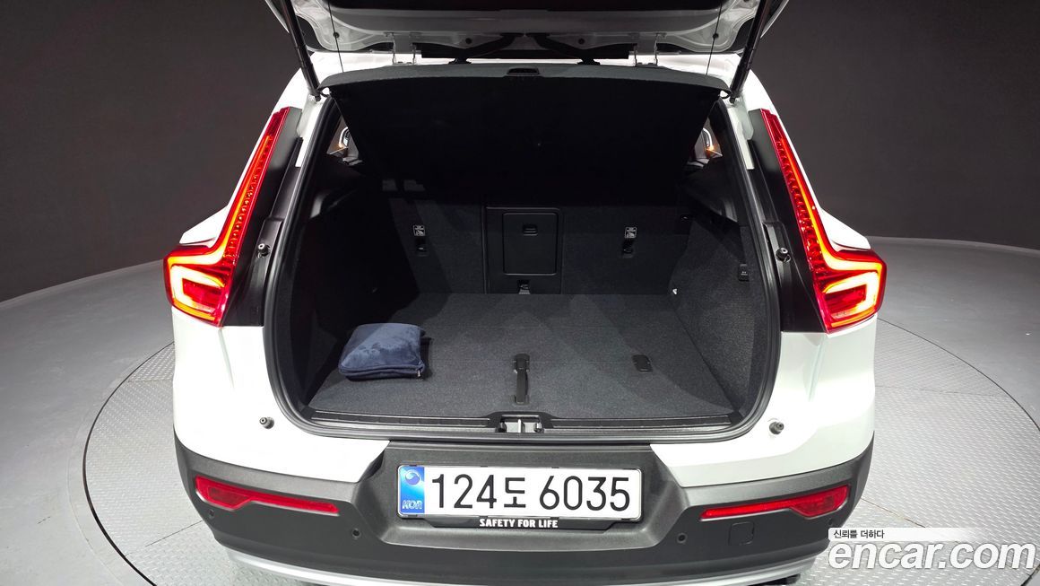 Volvo XC40 2026