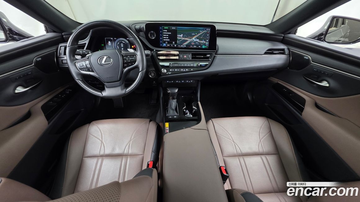 Lexus ES 2025