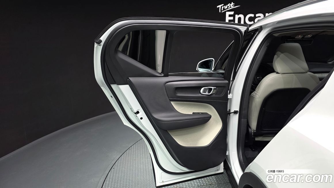 Volvo XC40 2026