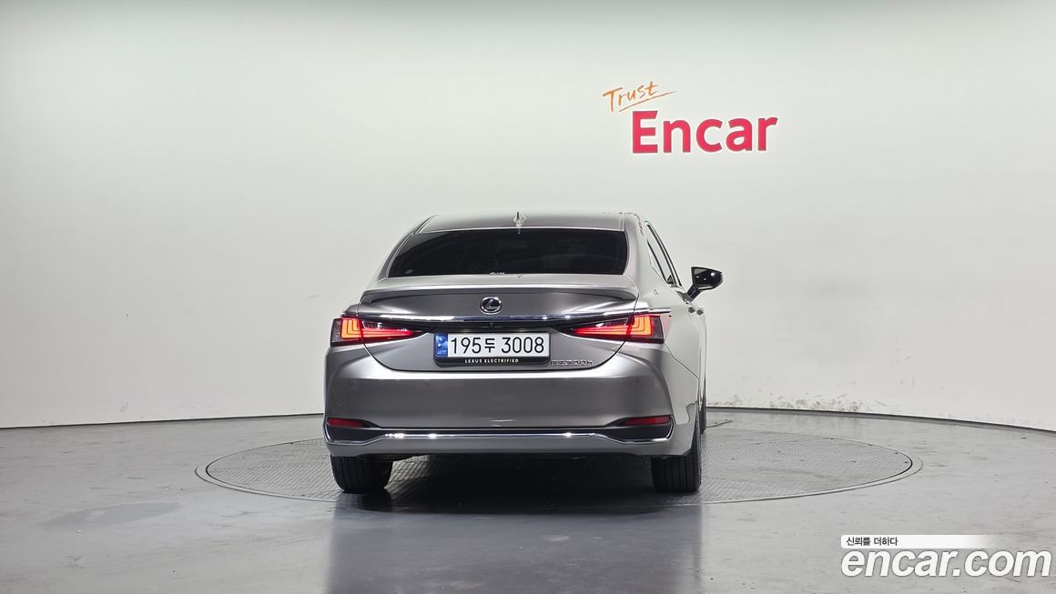 Lexus ES 2023