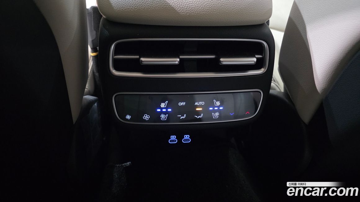 Genesis GV70 2025