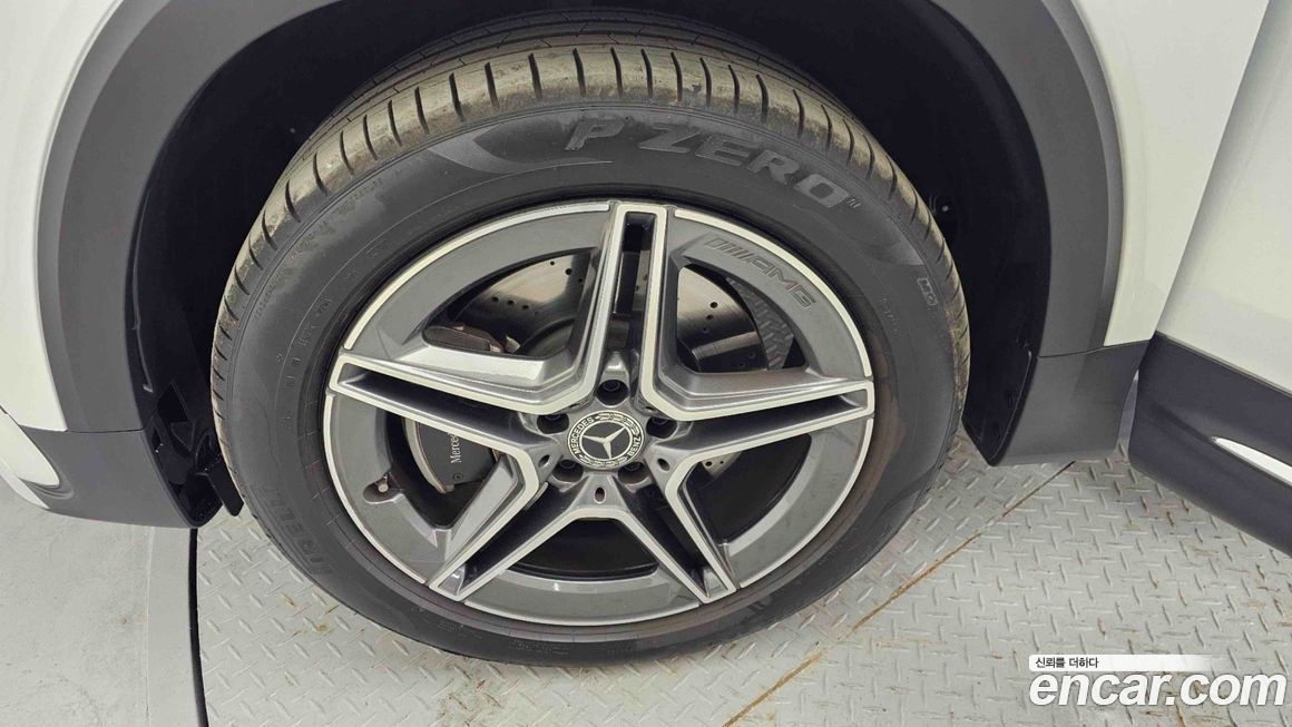 Mercedes-Benz GLB-Class 2025