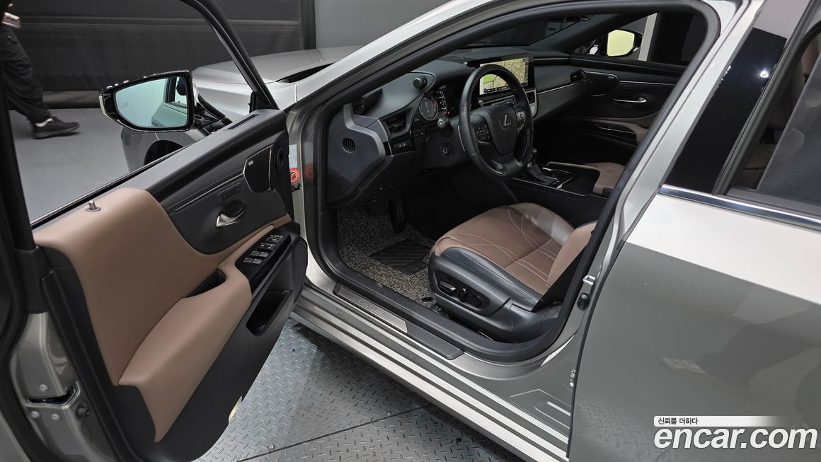 Lexus ES 2023