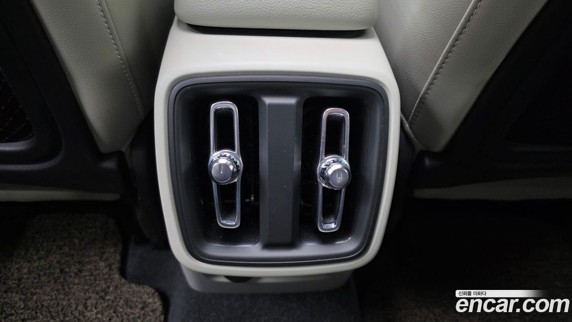Volvo XC40 2023