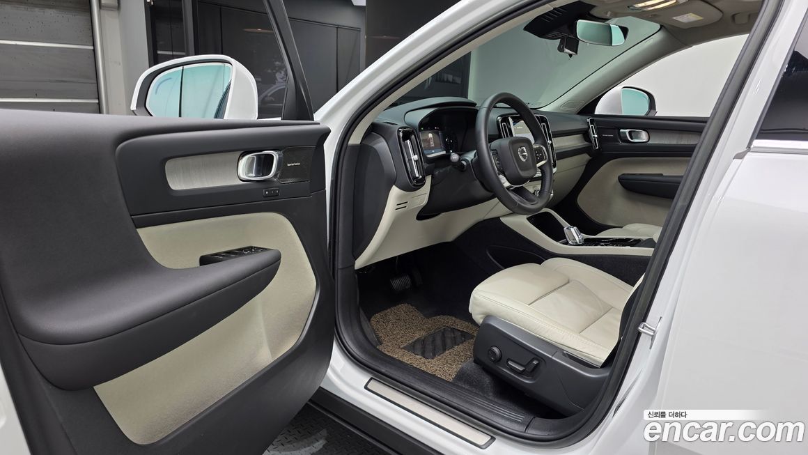 Volvo XC40 2023