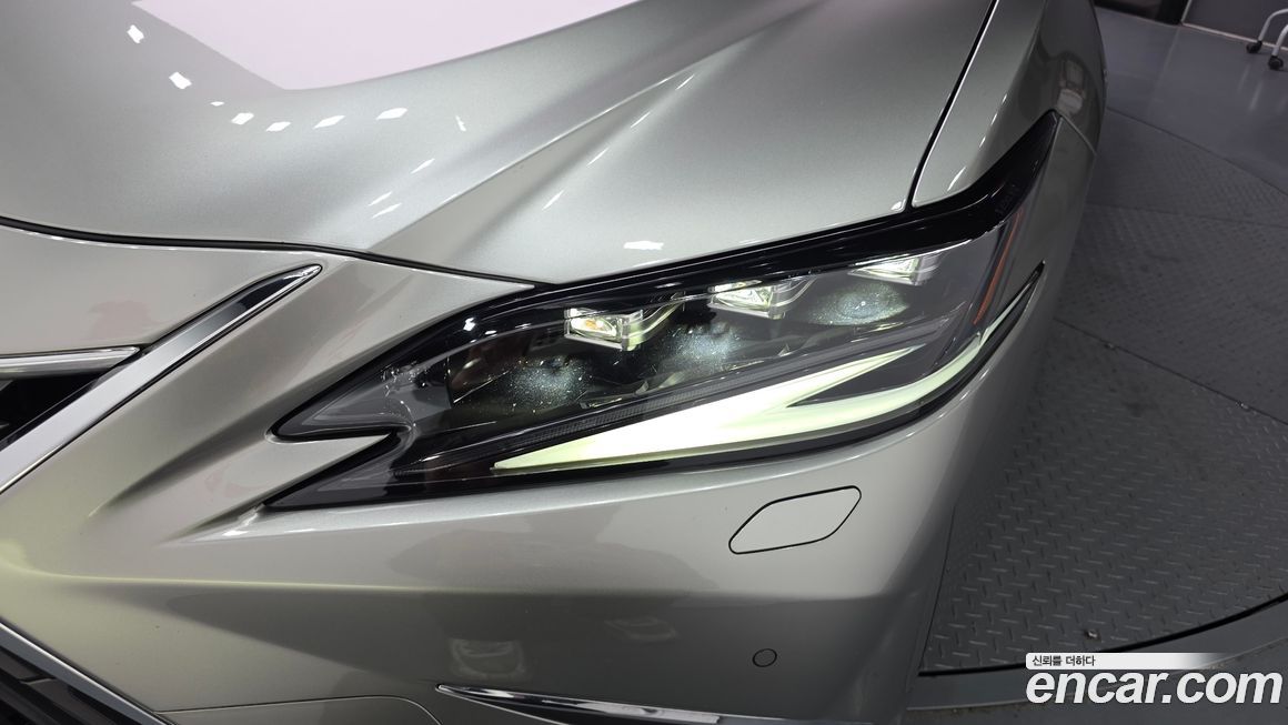 Lexus ES 2023