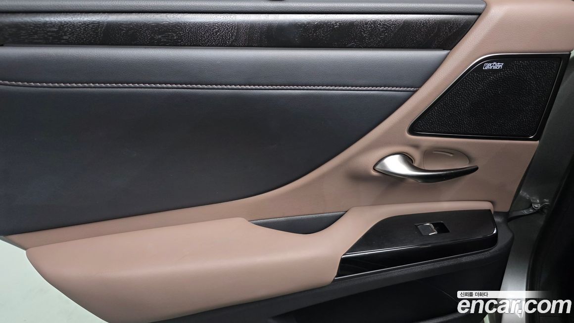 Lexus ES 2023