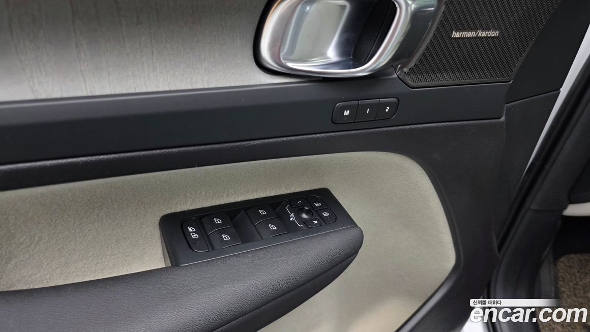 Volvo XC40 2023