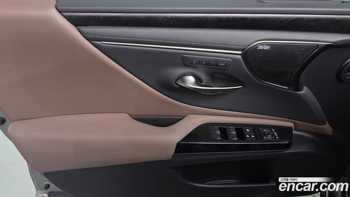Lexus ES 2023