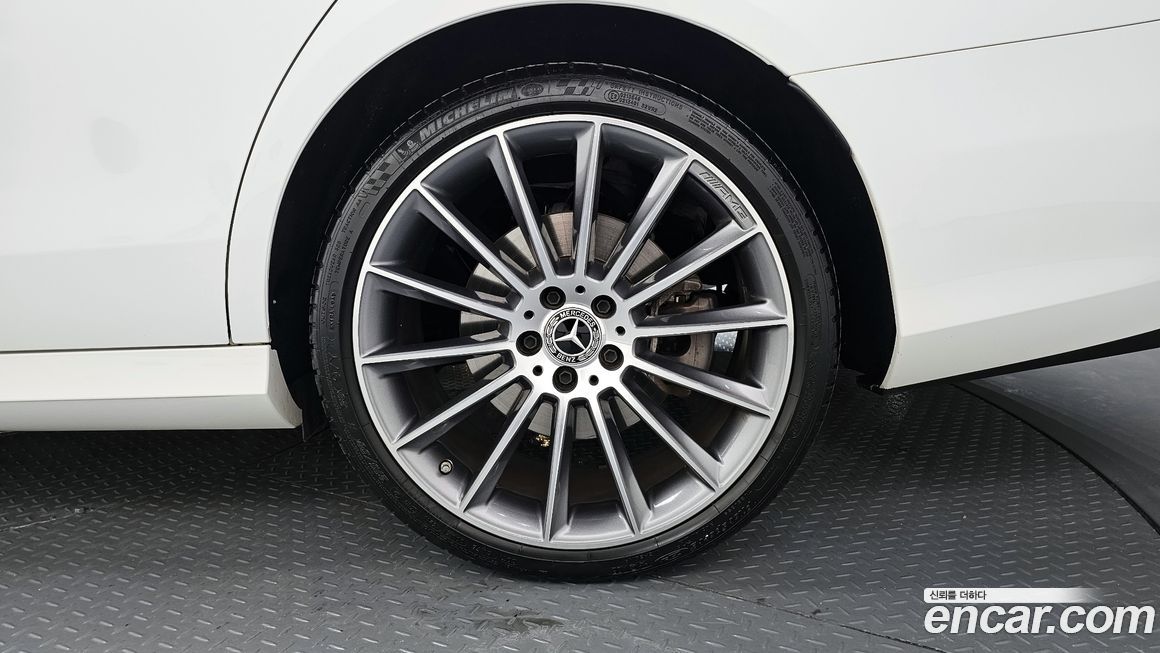 Mercedes-Benz E-Class 2021