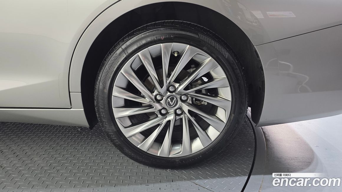 Lexus ES 2023