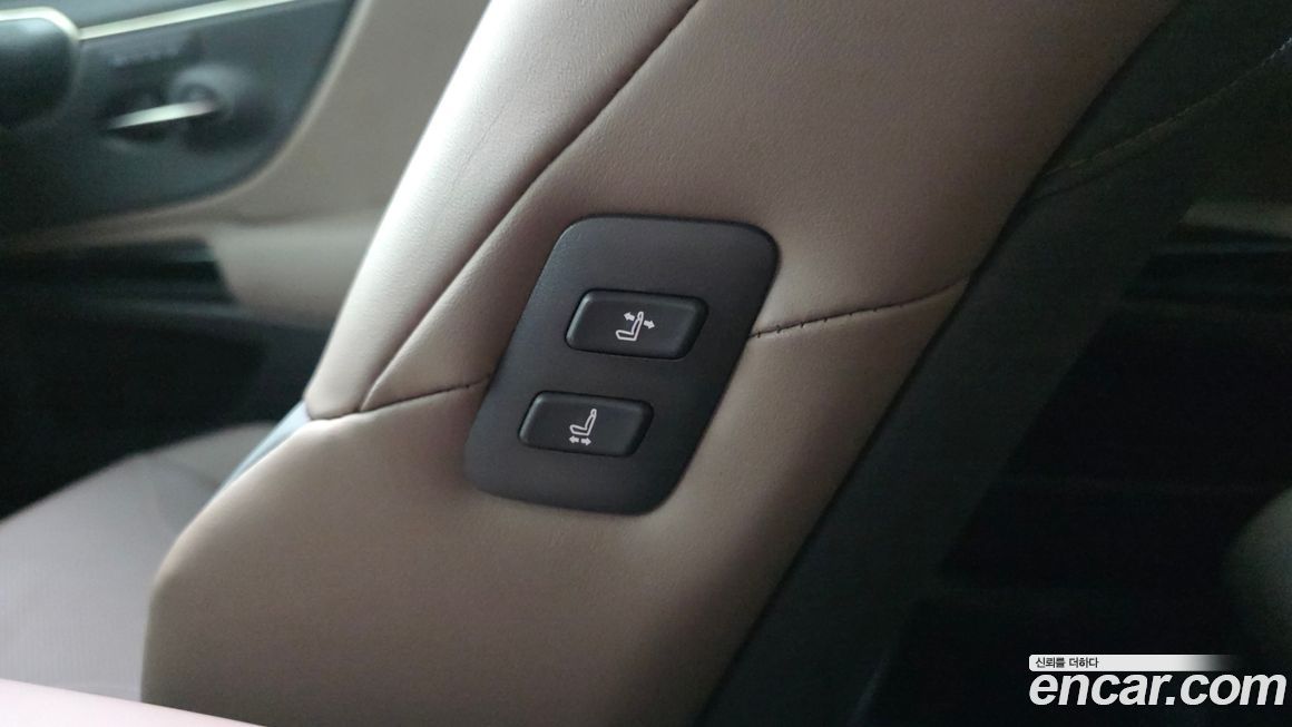 Lexus ES 2023
