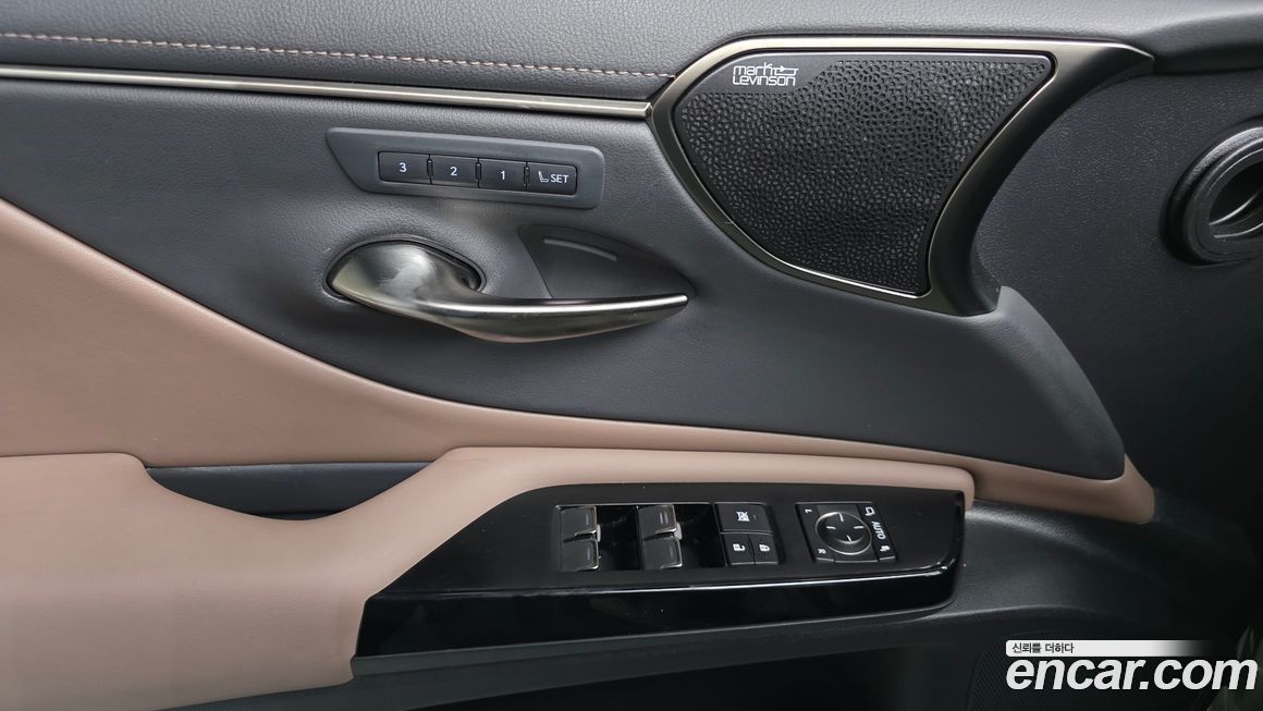 Lexus ES 2023