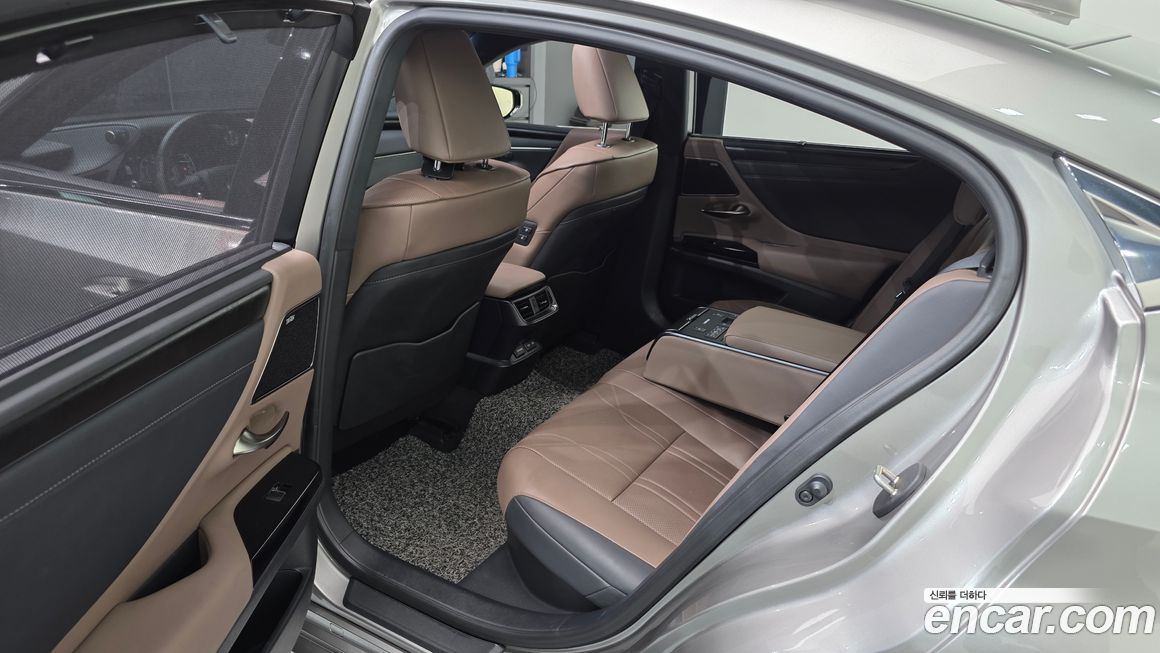 Lexus ES 2023