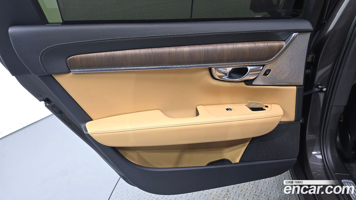 Volvo S90 2025