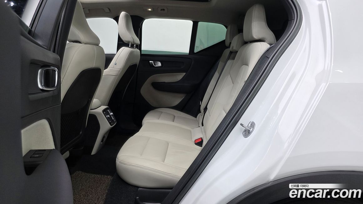 Volvo XC40 2023