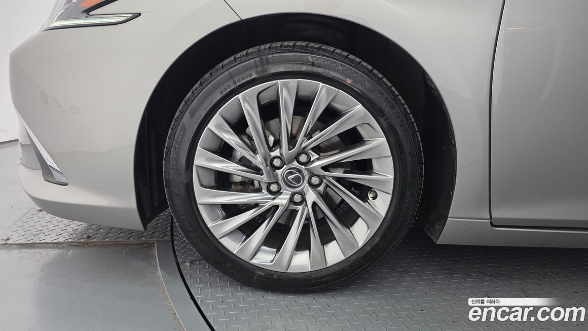 Lexus ES 2023
