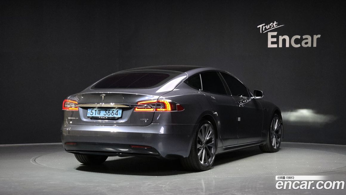 Tesla Model S 2019