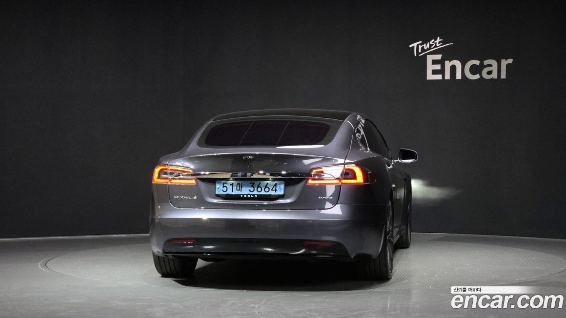 Tesla Model S 2019