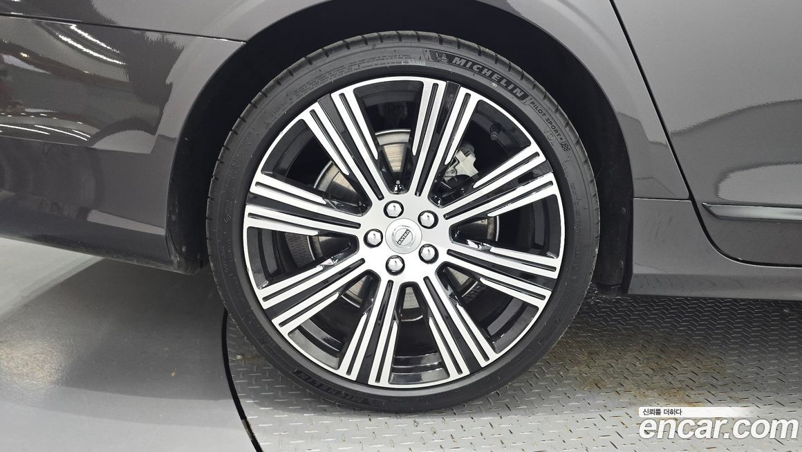Volvo S90 2025