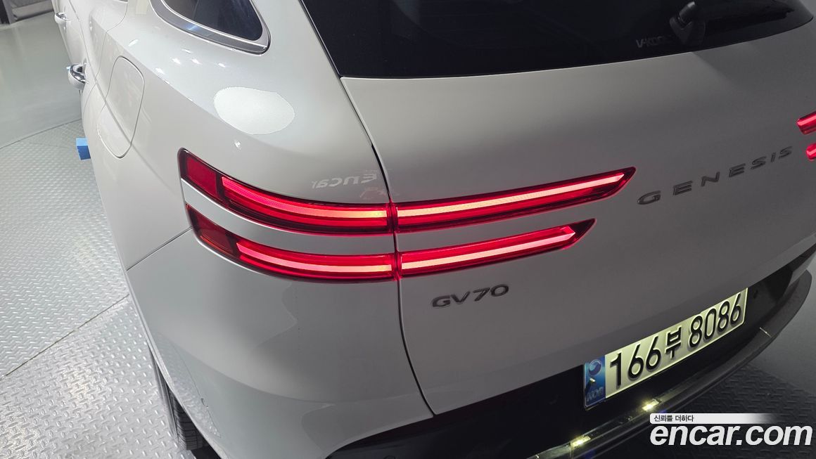 Genesis GV70 2025