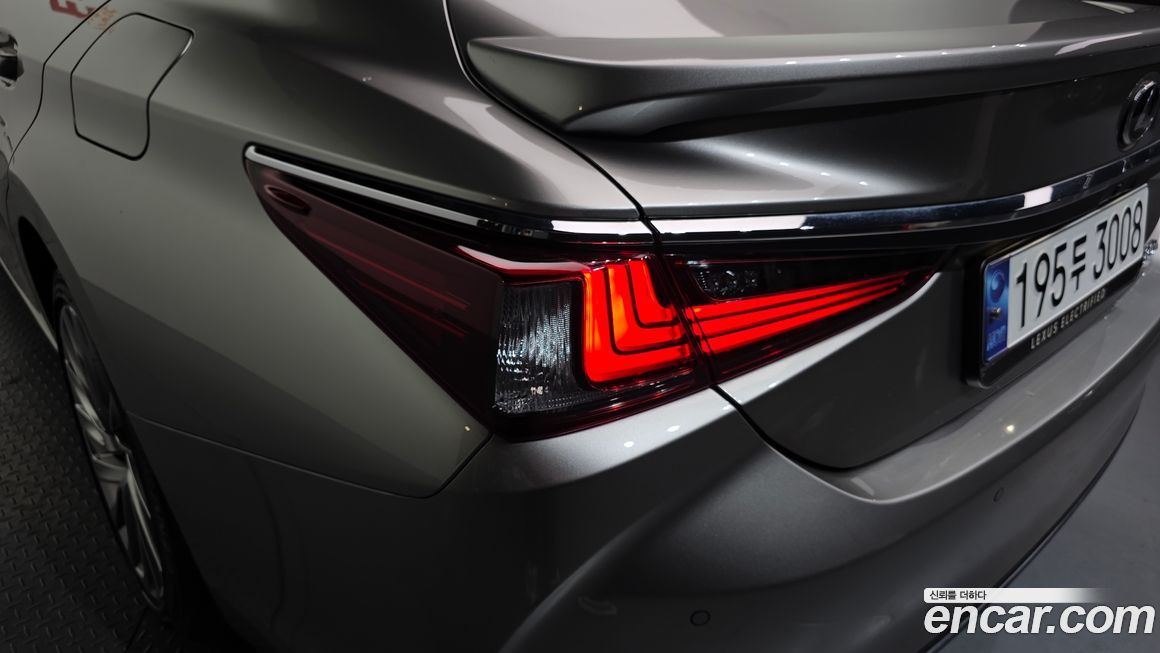 Lexus ES 2023