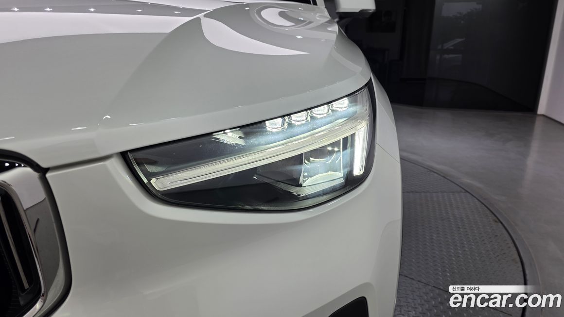 Volvo XC40 2023