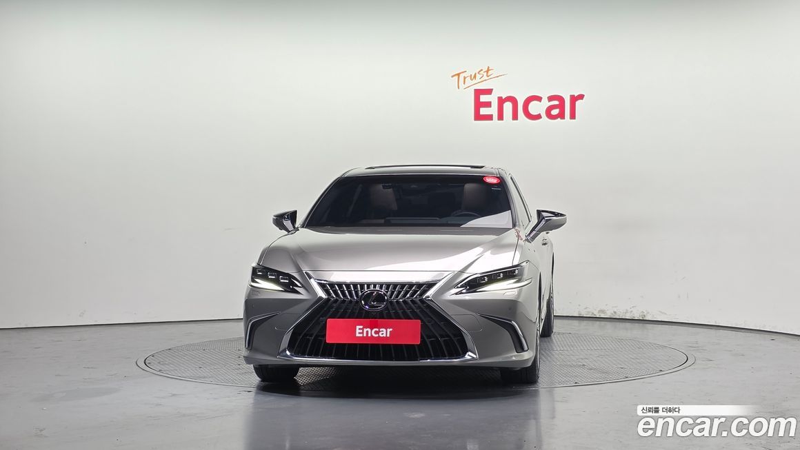 Lexus ES 2023
