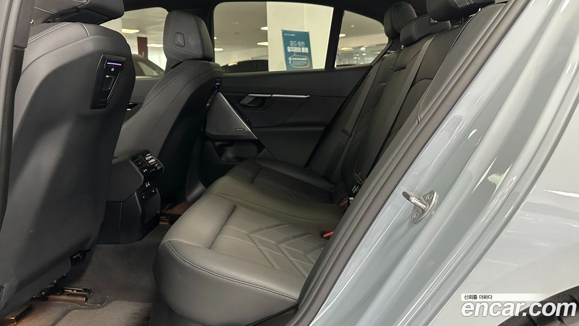 BMW 5-Series 2024