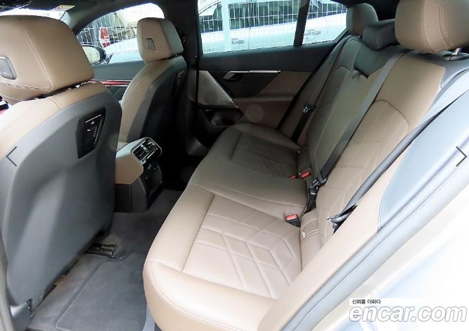 BMW 5-Series 2025
