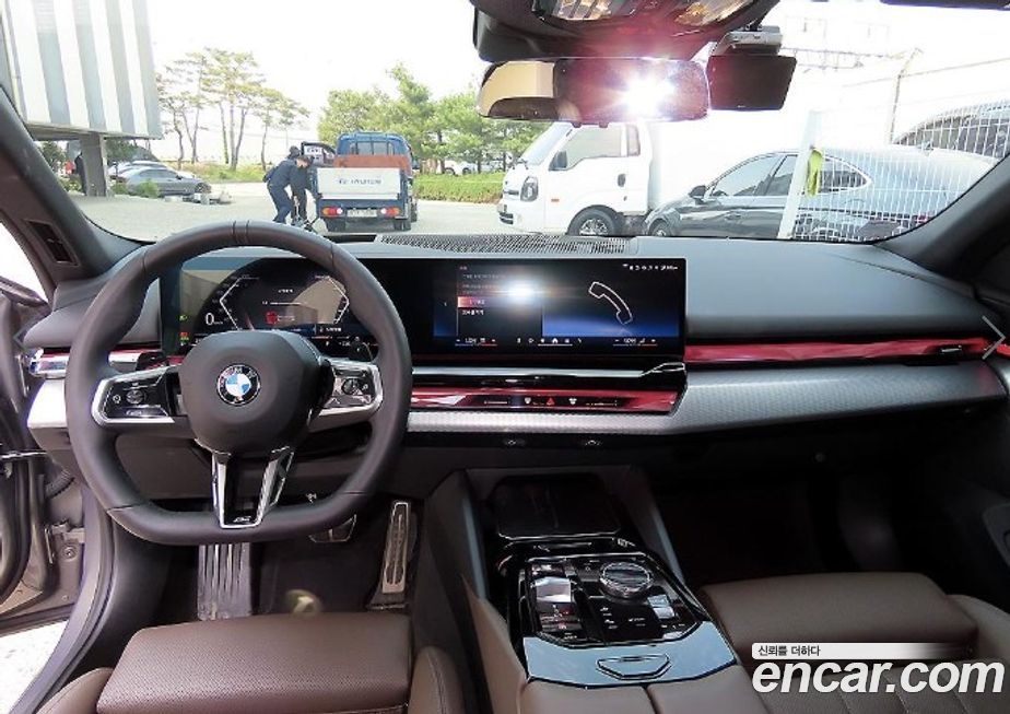 BMW 5-Series 2025
