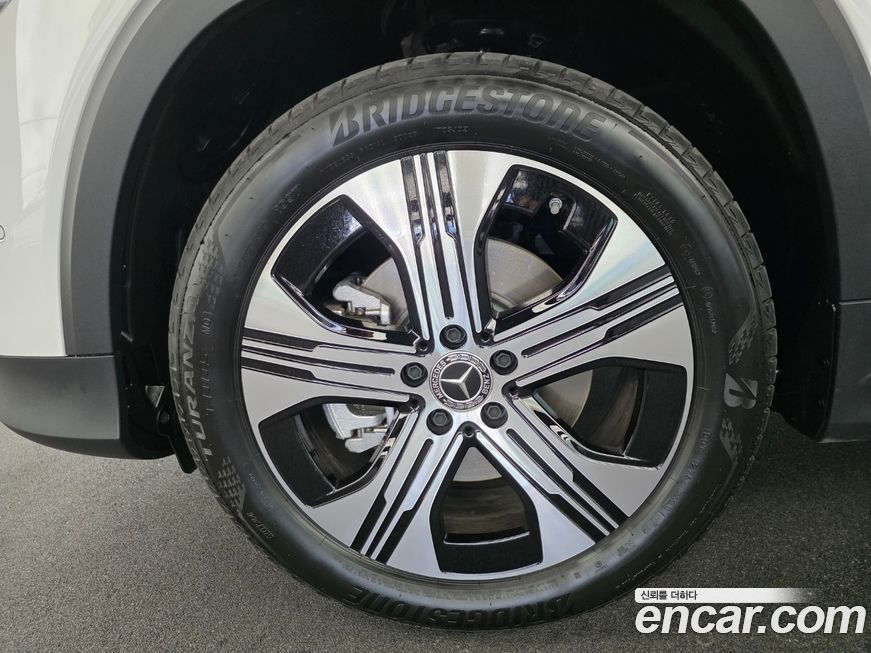 Mercedes-Benz EQB 2026