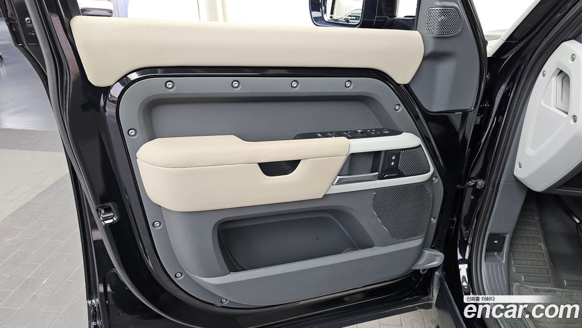 Land Rover Defender 2020