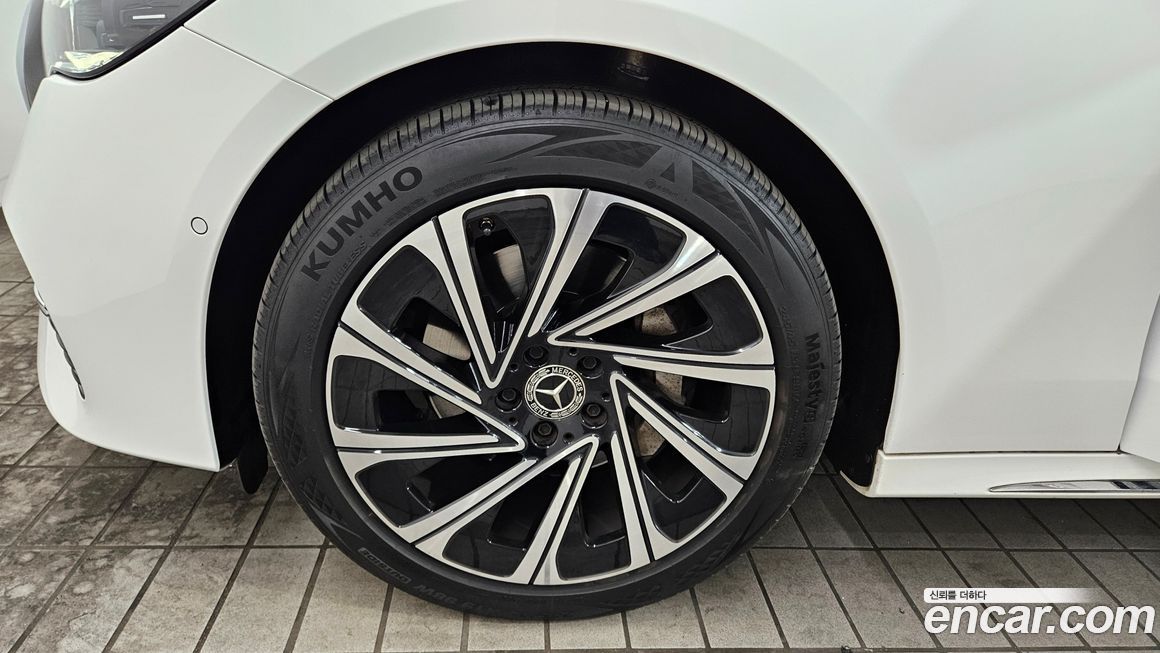 Mercedes-Benz E-Class 2024