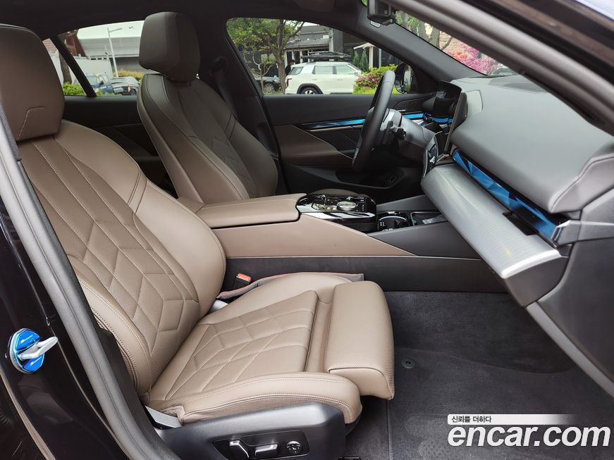 BMW 5-Series 2025