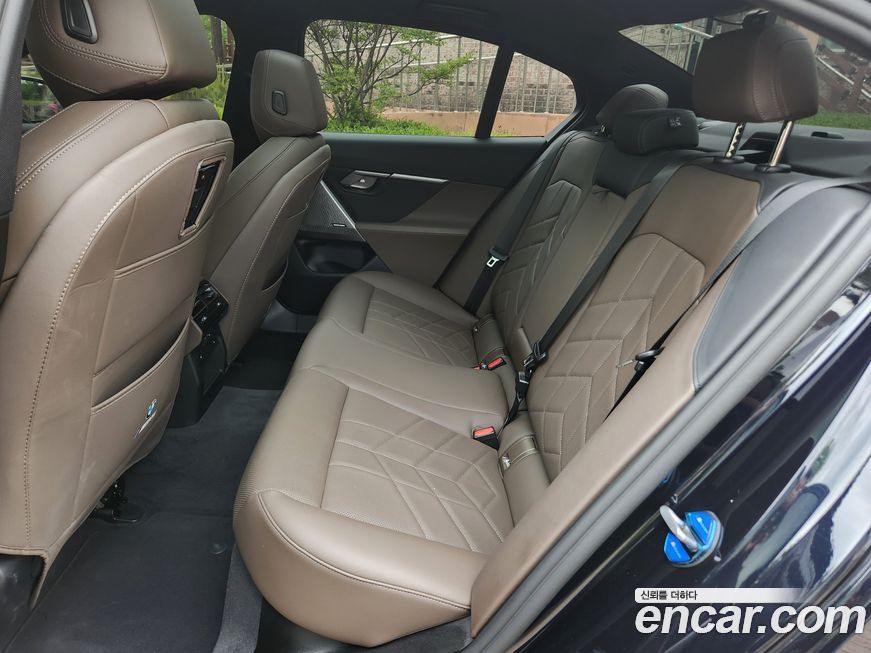 BMW 5-Series 2025