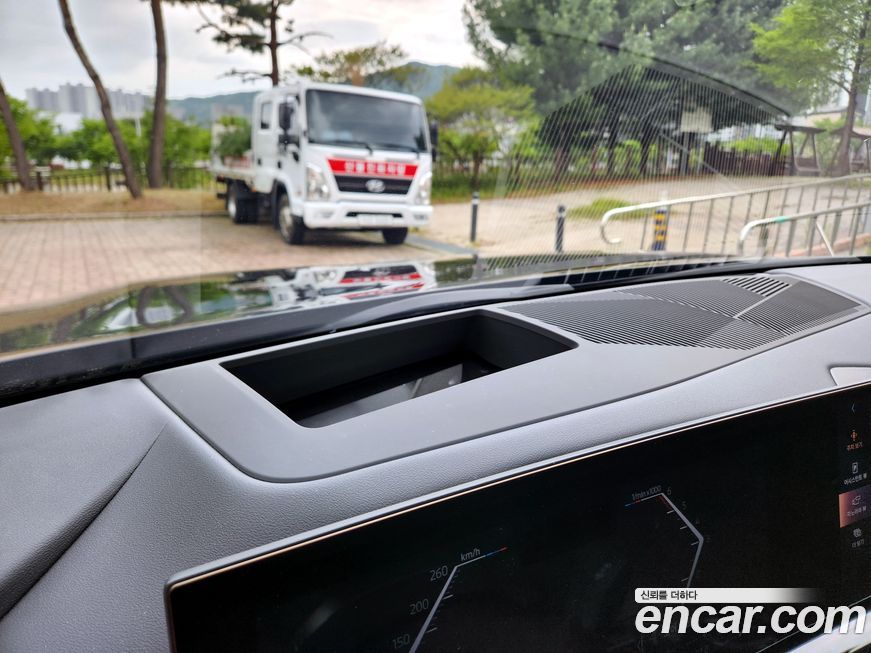 BMW 5-Series 2025