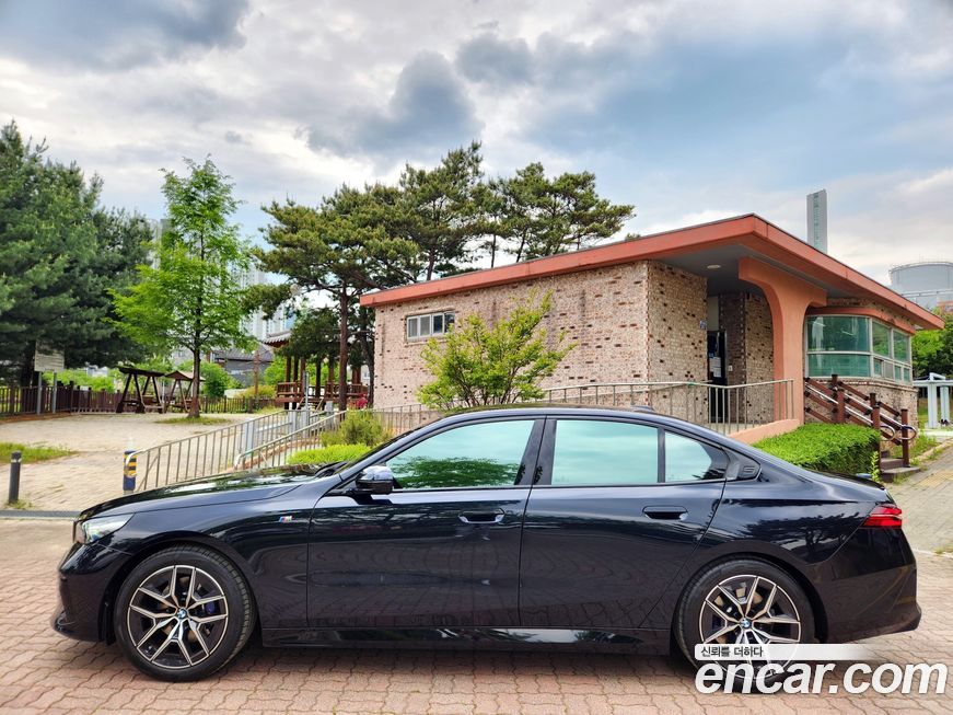 BMW 5-Series 2025