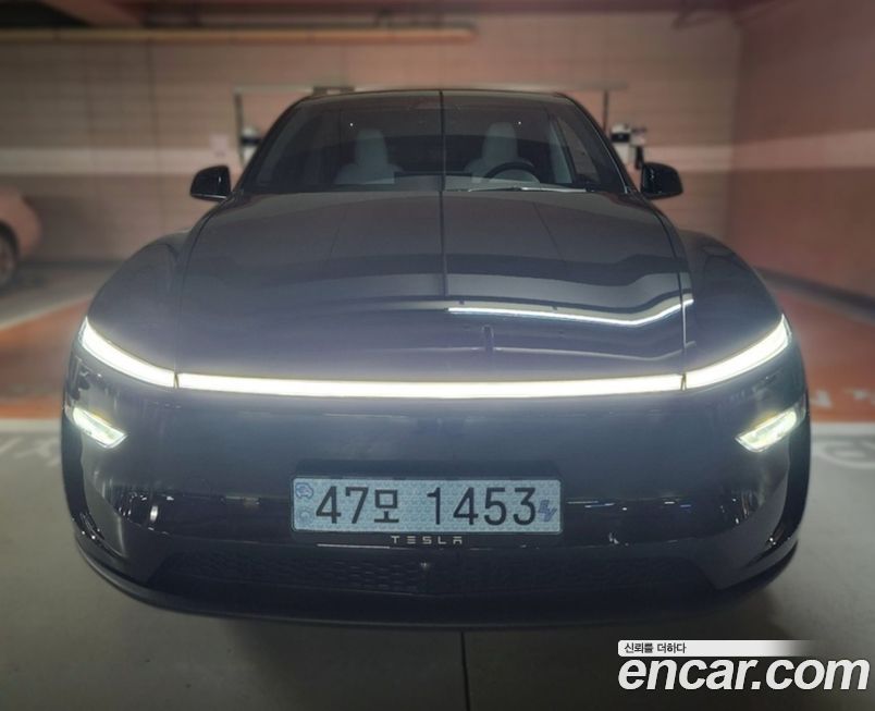 Tesla Model Y 2025