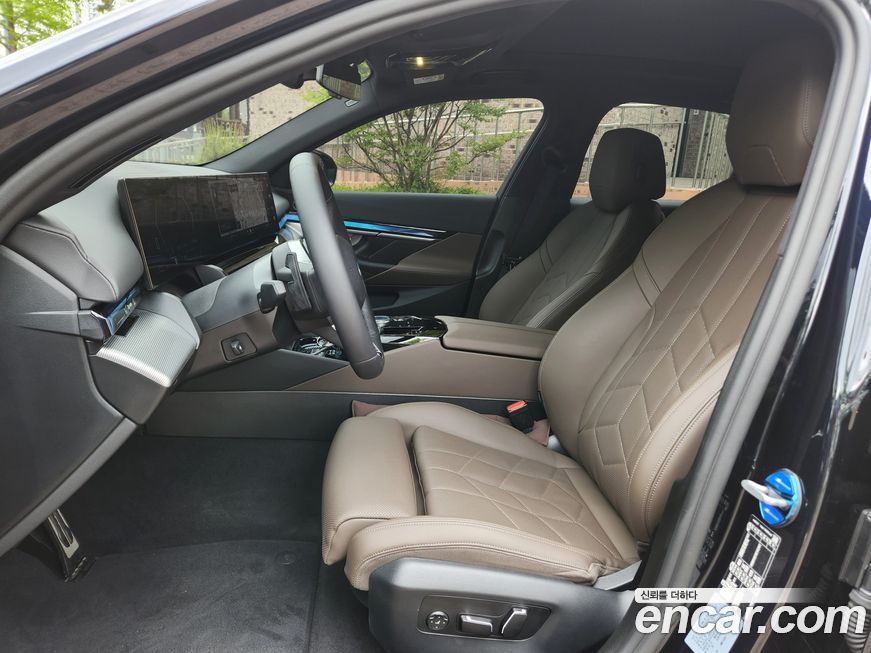 BMW 5-Series 2025
