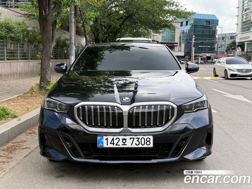 BMW 5-Series 2025