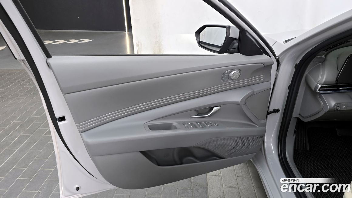 Hyundai AVANTE 2025