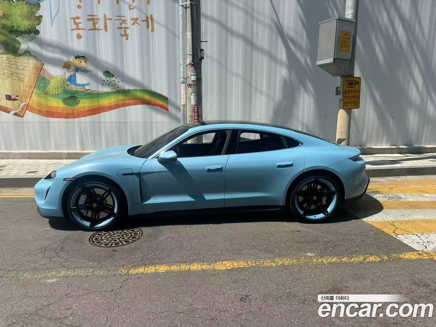 Porsche Taycan 2024