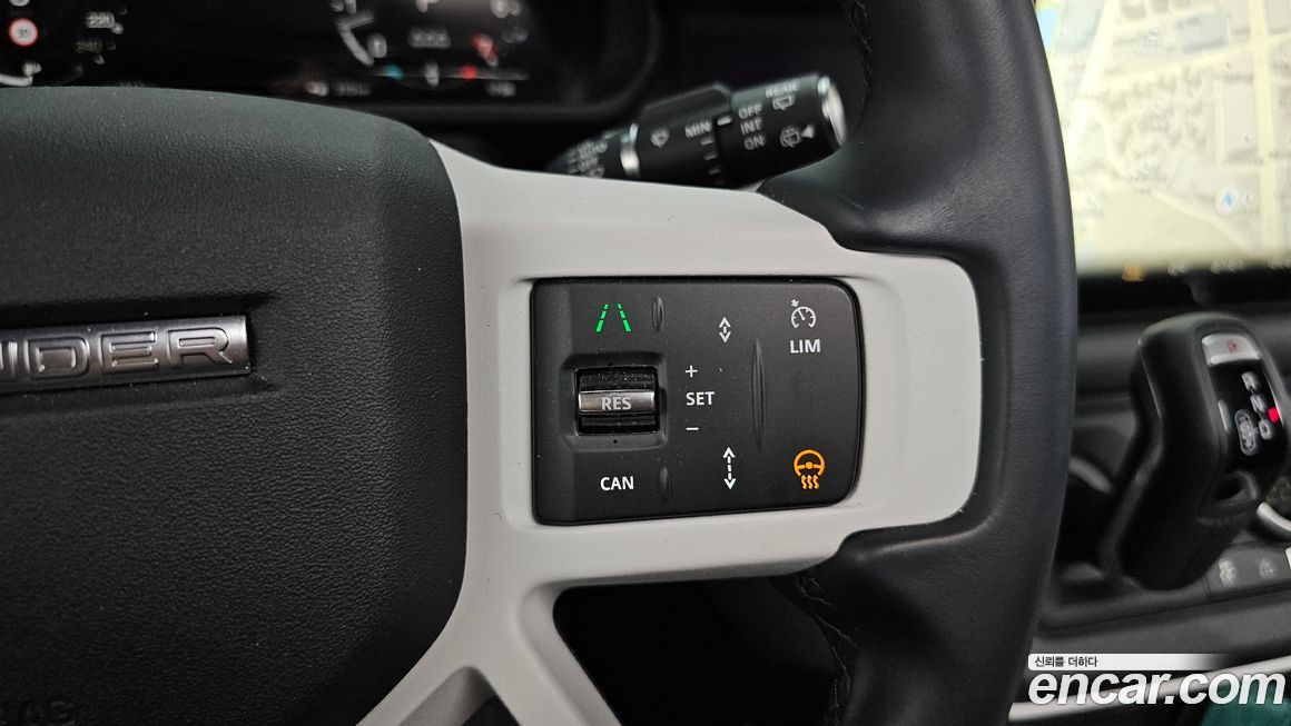 Land Rover Defender 2025