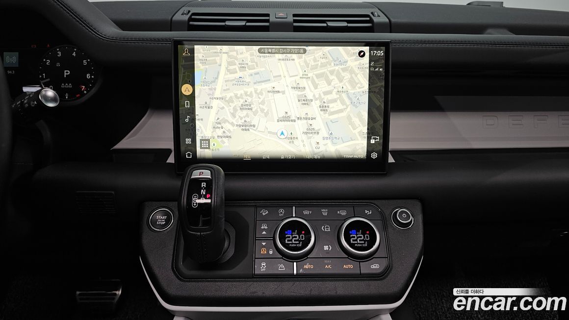 Land Rover Defender 2025