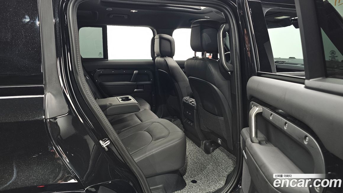 Land Rover Defender 2025