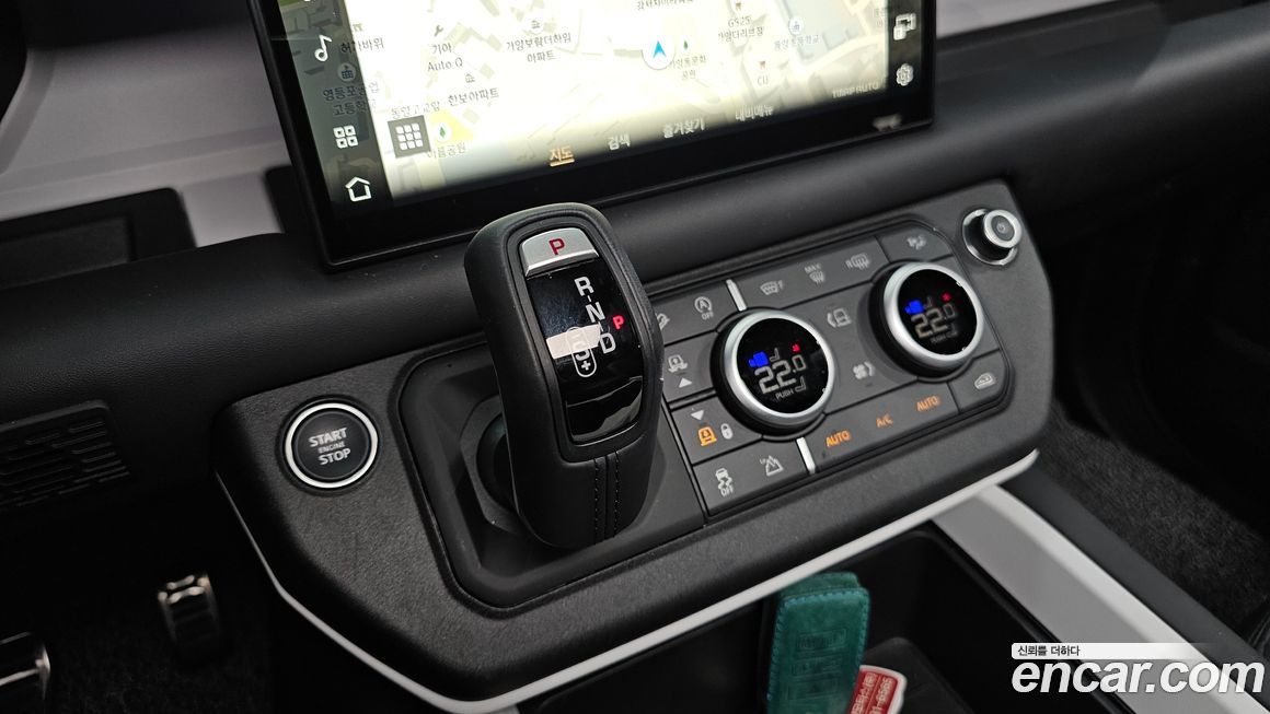 Land Rover Defender 2025