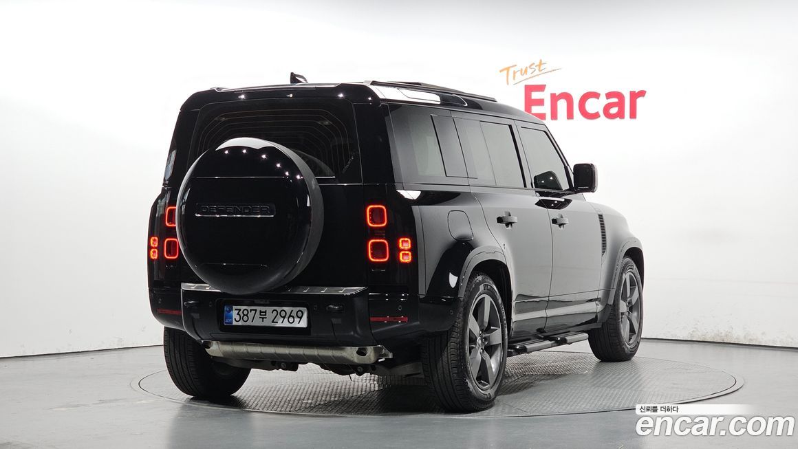 Land Rover Defender 2025