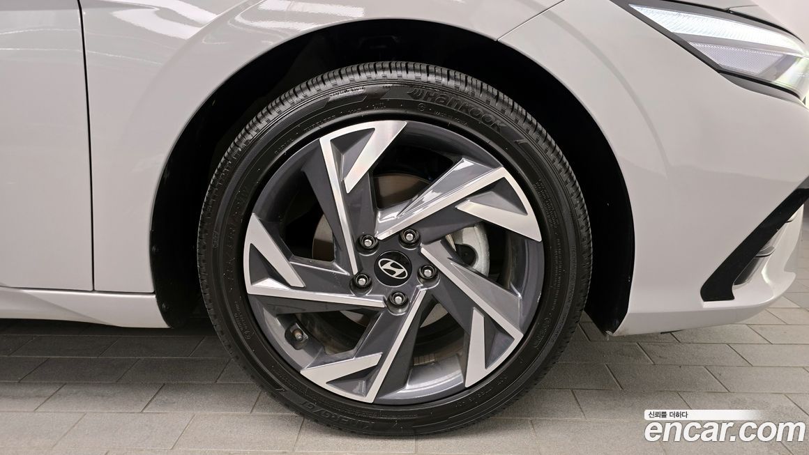 Hyundai AVANTE 2025