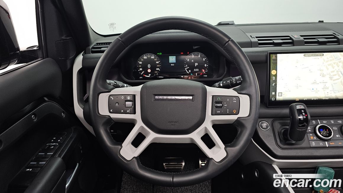Land Rover Defender 2025